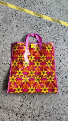 ถุงบรรจุภัณฑ์พลาสติกสำหรับเสื้อผ้าแบบปิดซิปอย่างแน่นหนาสำหรับวัสดุโพลีโพรพีลีนทอ